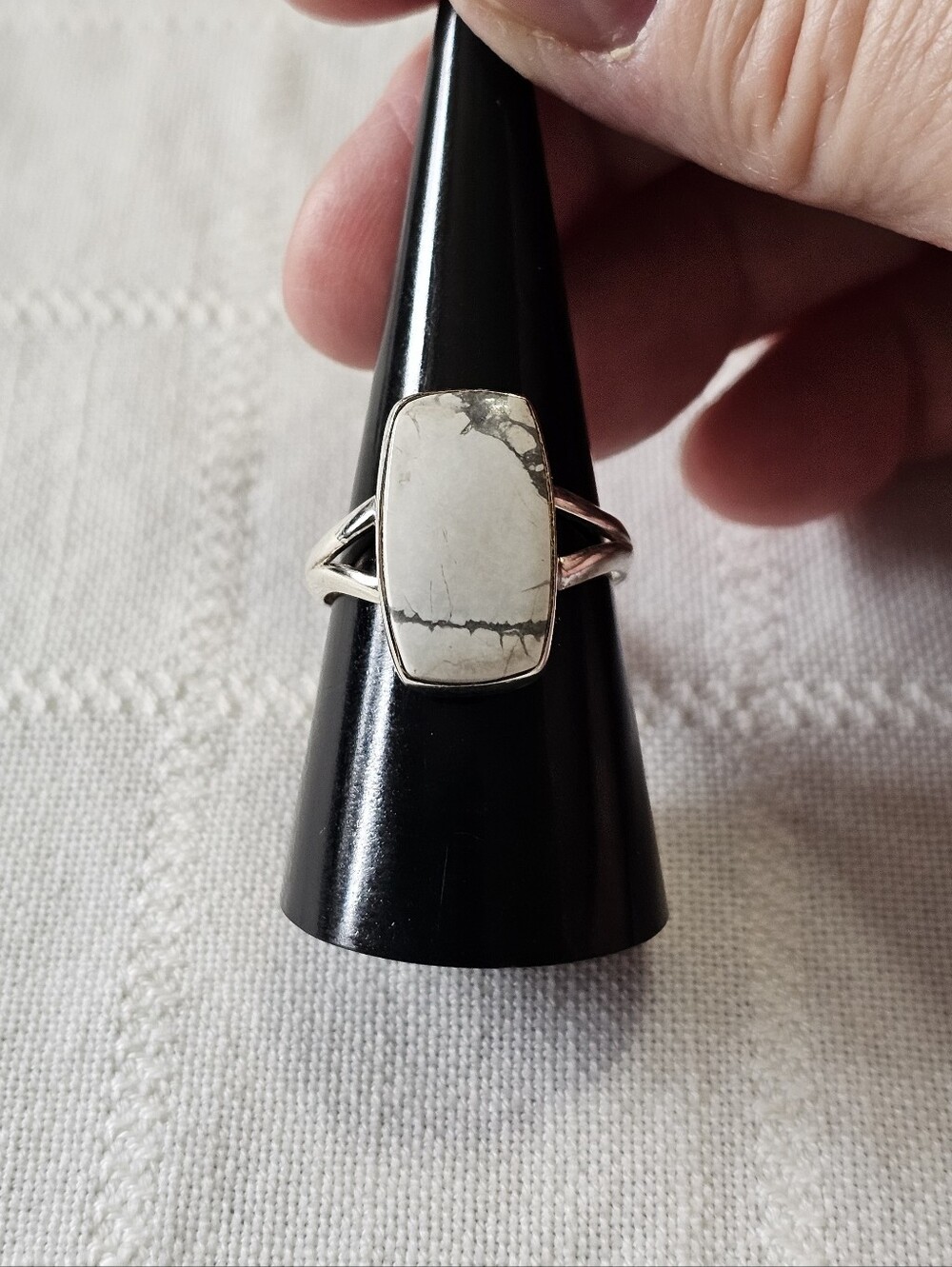 Sterling Silver .925 White Howlite Ring Size 9 1/2
